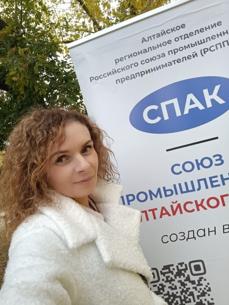 Проходные песни текст. Владивостокский завод «металлист». Заводская проходная песня. Пропел гудок заводской картинки. Проходная песня.