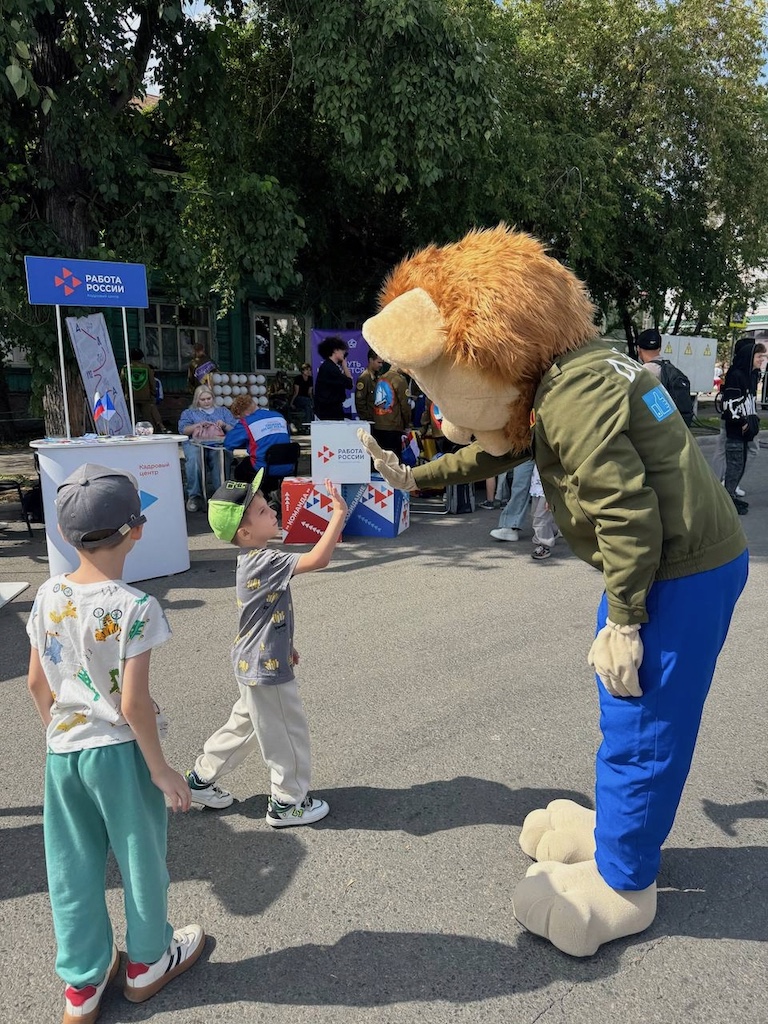 «Заводская проходная» в Барнауле: 5000 гостей на празднике профессий